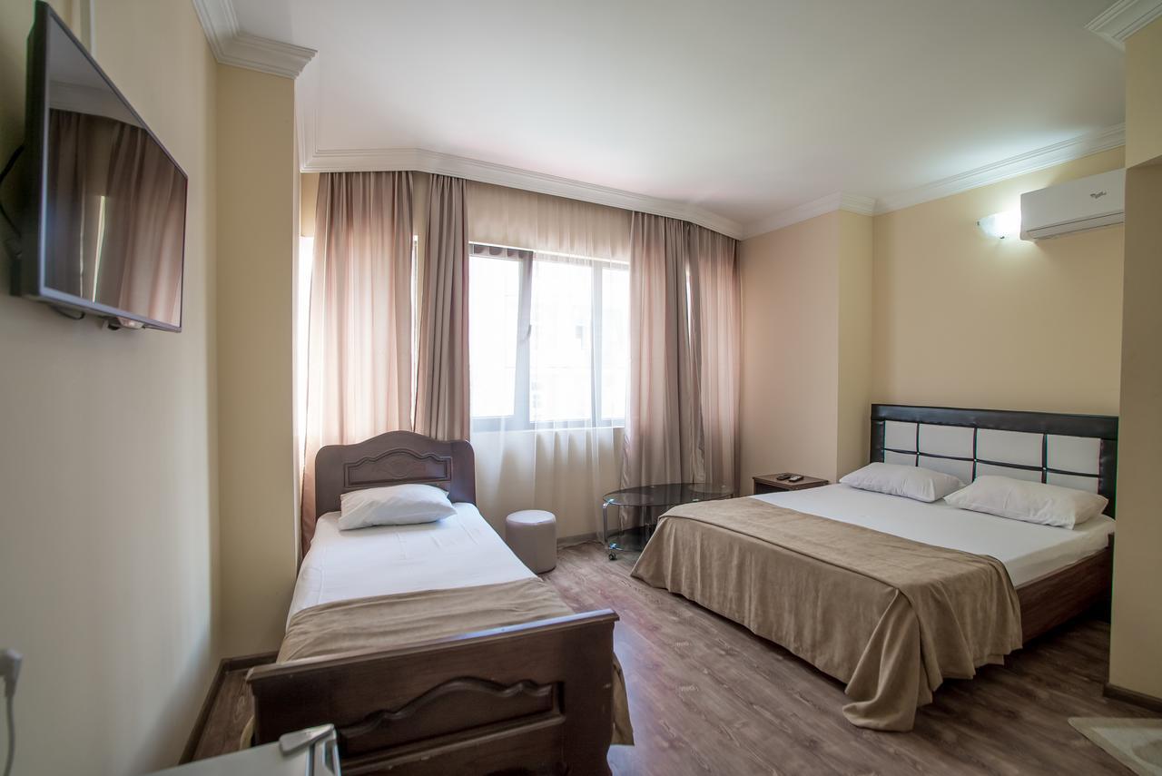 Hotel Dadiani Batumi Exterior photo