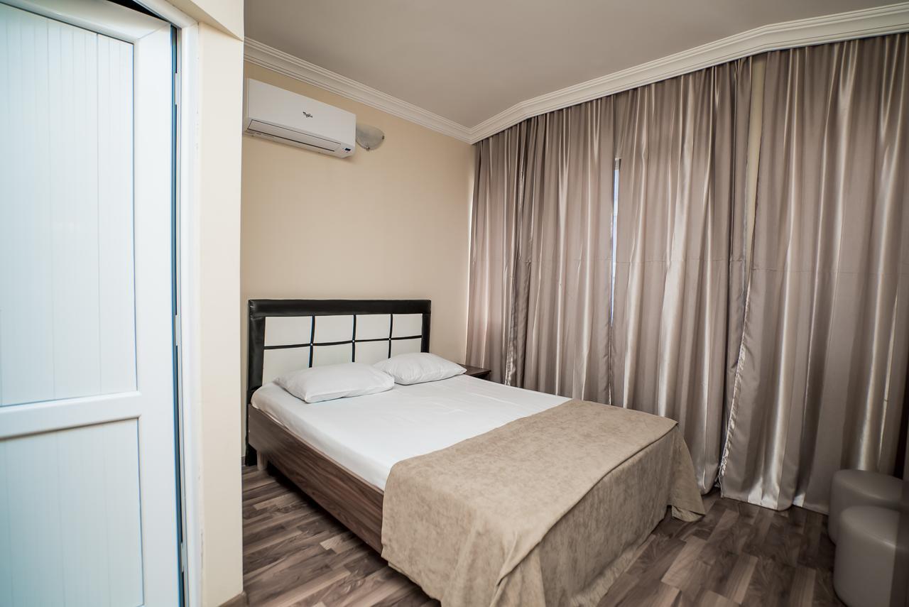Hotel Dadiani Batumi Exterior photo